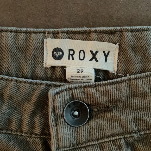 Roxy - Picture 2 of 4